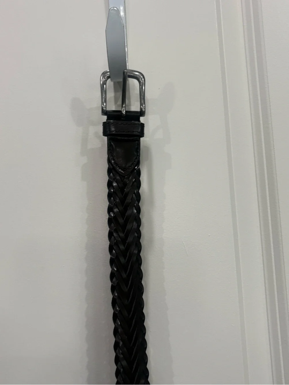 Men’s unbranded brown woven belt in 42-43 inches Bottom piece coming out